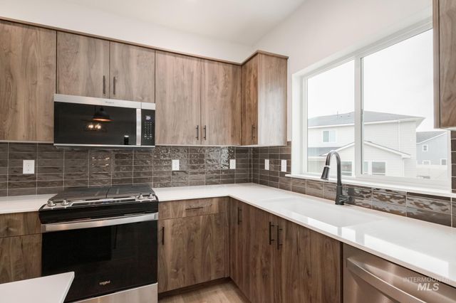 8179 E Cool River Lp, Nampa, ID 83687