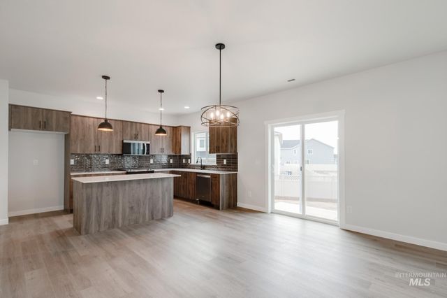 8179 E Cool River Lp, Nampa, ID 83687