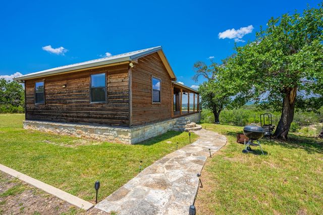 241 Old Hwy No. 9, Comfort, TX 78013