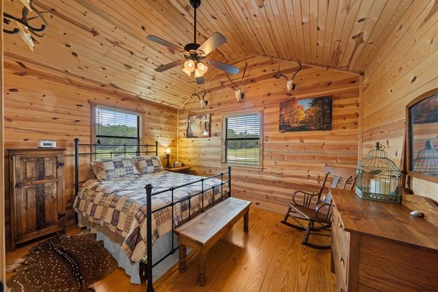 241 Old Hwy No. 9, Comfort, TX 78013