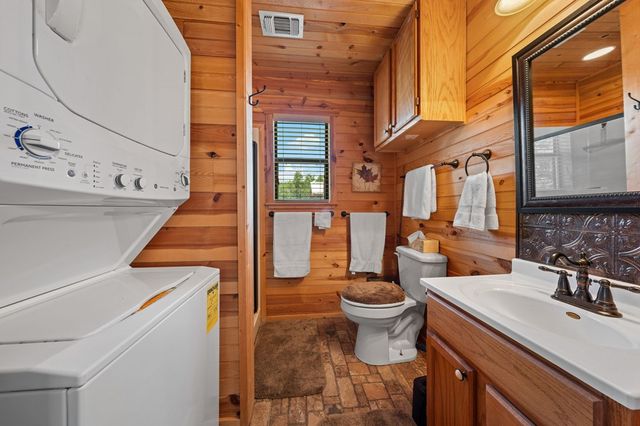 241 Old Hwy No. 9, Comfort, TX 78013
