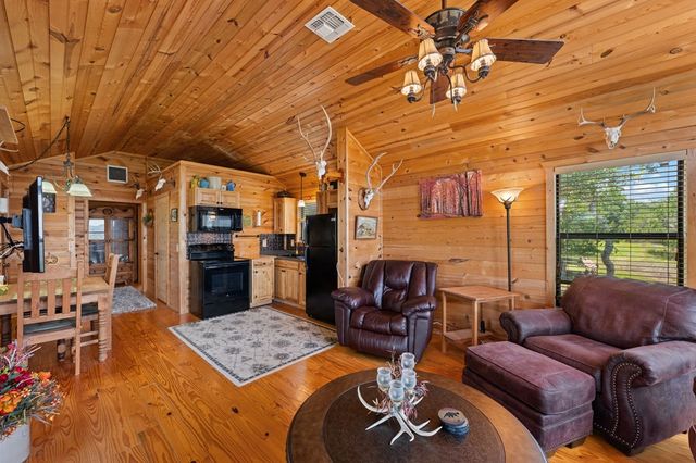 241 Old Hwy No. 9, Comfort, TX 78013