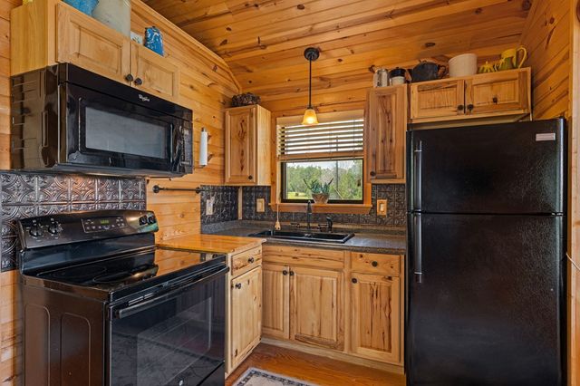 241 Old Hwy No. 9, Comfort, TX 78013