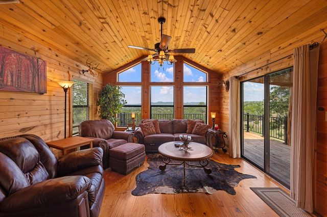 241 Old Hwy No. 9, Comfort, TX 78013
