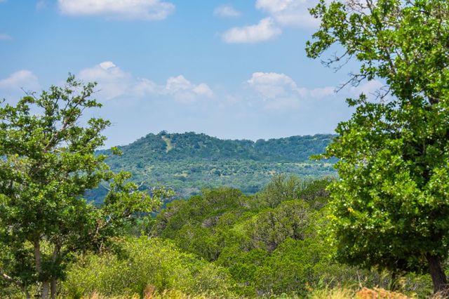 241 Old Hwy No. 9, Comfort, TX 78013