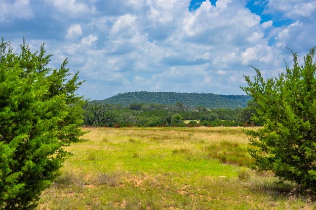 241 Old Hwy No. 9, Comfort, TX 78013