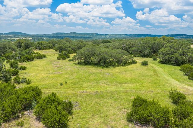 241 Old Hwy No. 9, Comfort, TX 78013