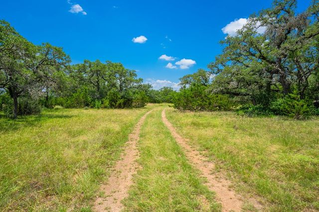 241 Old Hwy No. 9, Comfort, TX 78013