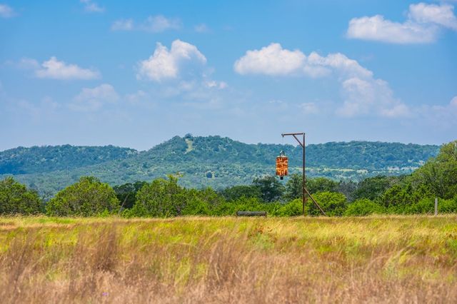 241 Old Hwy No. 9, Comfort, TX 78013