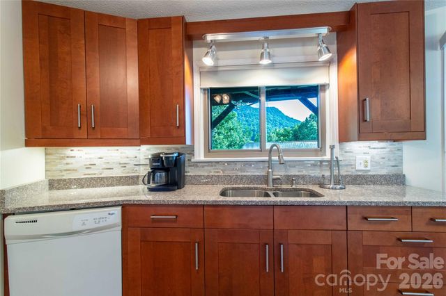 150 Freeman Knolls Drive 6, Hendersonville, NC 28792