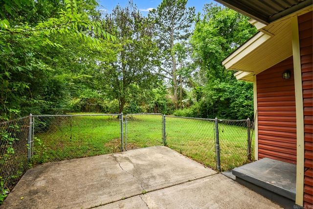7325 Twin Oaks Road, Little Rock, AR 72209