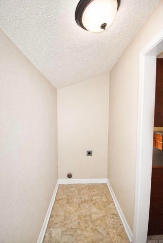 7325 Twin Oaks Road, Little Rock, AR 72209