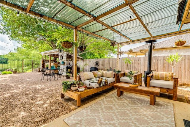 519 S Pauley DR, Hutto, TX 78634