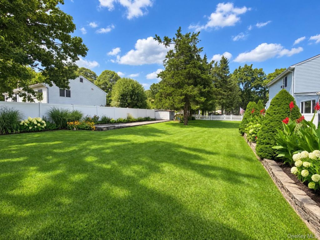 32 Pine Street, Selden, NY 11784 — photo 4