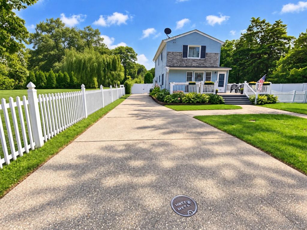 32 Pine Street, Selden, NY 11784 — photo 5