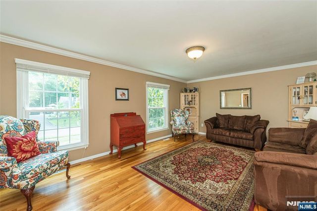 7 Natalie, West Caldwell, NJ 07006