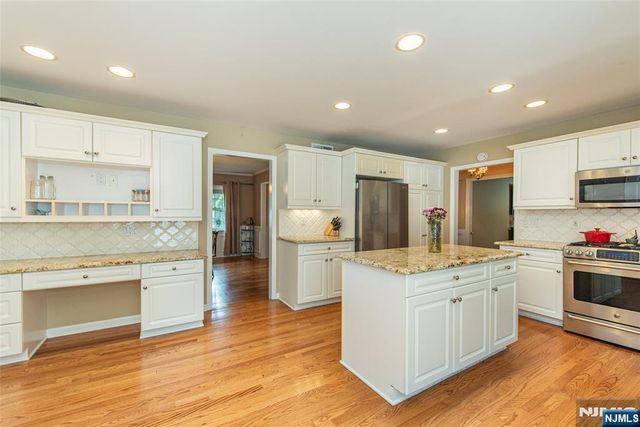 7 Natalie, West Caldwell, NJ 07006