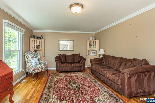 7 Natalie, West Caldwell, NJ 07006