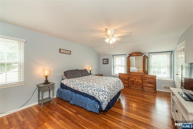 7 Natalie, West Caldwell, NJ 07006