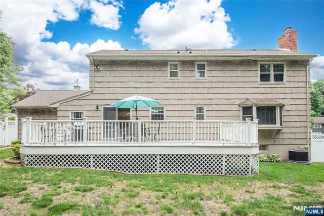 7 Natalie, West Caldwell, NJ 07006