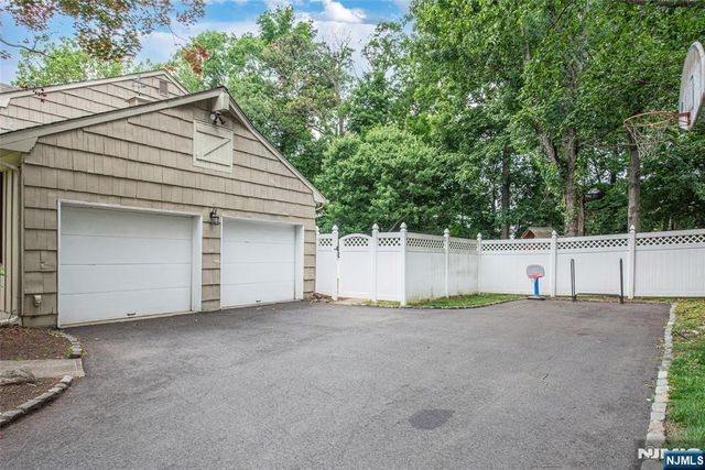 7 Natalie, West Caldwell, NJ 07006
