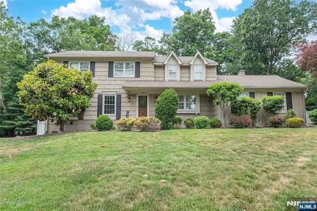 7 Natalie, West Caldwell, NJ 07006