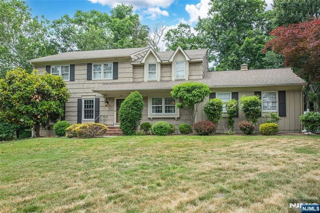 7 Natalie, West Caldwell, NJ 07006