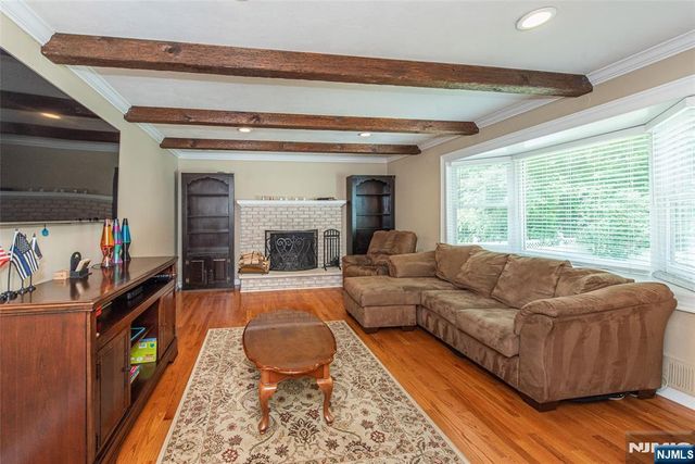7 Natalie, West Caldwell, NJ 07006