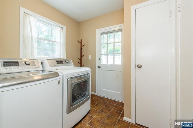 7 Natalie, West Caldwell, NJ 07006