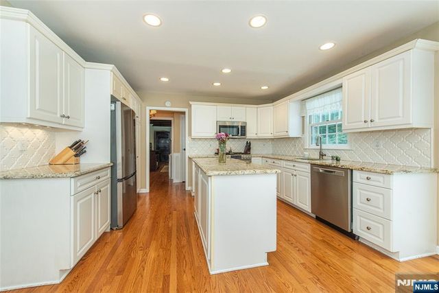 7 Natalie, West Caldwell, NJ 07006