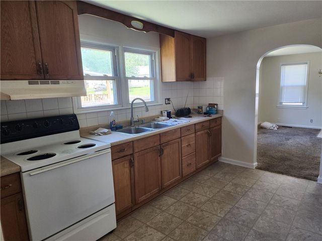 1412 S Logan Avenue, Independence, MO 64055