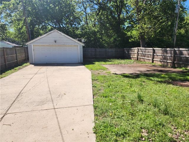 1412 S Logan Avenue, Independence, MO 64055