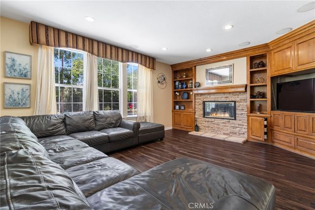 574 Oak Tree Court, Simi Valley, CA 93065