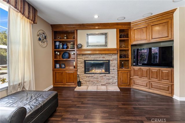 574 Oak Tree Court, Simi Valley, CA 93065