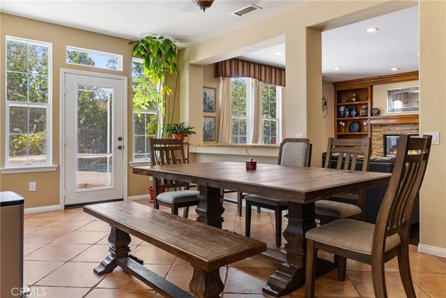 574 Oak Tree Court, Simi Valley, CA 93065
