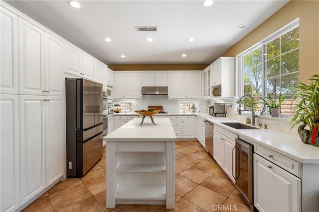574 Oak Tree Court, Simi Valley, CA 93065