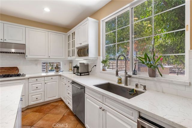 574 Oak Tree Court, Simi Valley, CA 93065