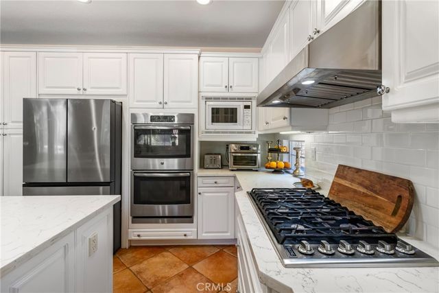 574 Oak Tree Court, Simi Valley, CA 93065