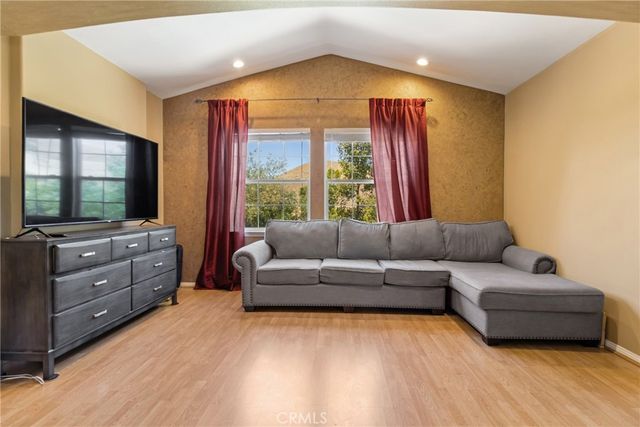 574 Oak Tree Court, Simi Valley, CA 93065