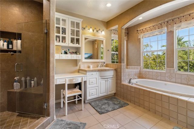 574 Oak Tree Court, Simi Valley, CA 93065