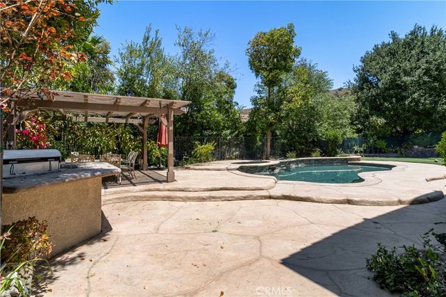 574 Oak Tree Court, Simi Valley, CA 93065