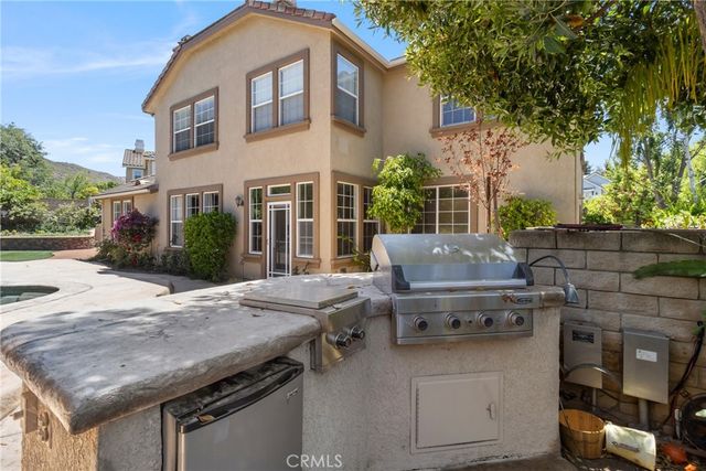 574 Oak Tree Court, Simi Valley, CA 93065