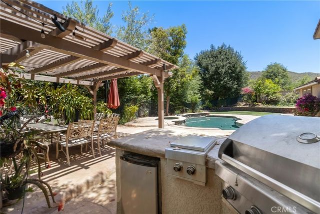 574 Oak Tree Court, Simi Valley, CA 93065