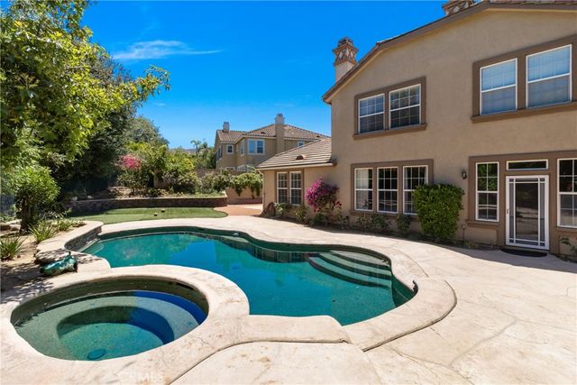 574 Oak Tree Court, Simi Valley, CA 93065