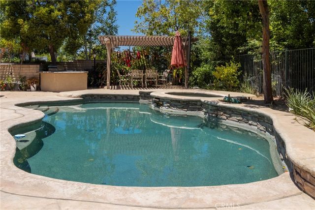 574 Oak Tree Court, Simi Valley, CA 93065
