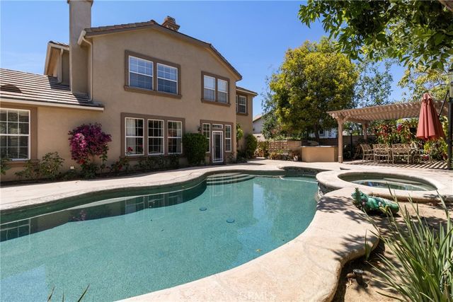 574 Oak Tree Court, Simi Valley, CA 93065