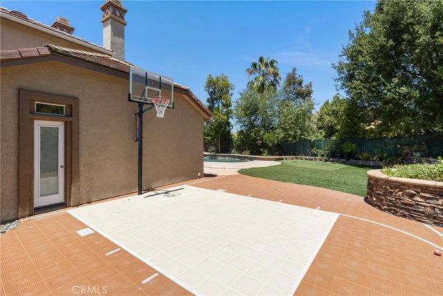 574 Oak Tree Court, Simi Valley, CA 93065