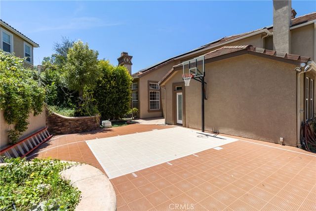 574 Oak Tree Court, Simi Valley, CA 93065