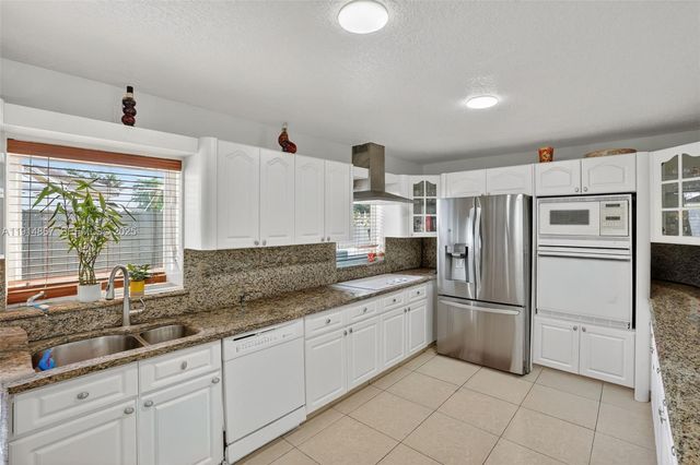 9835 SW 26th Ter, Miami, FL 33165