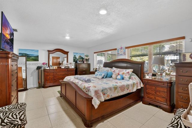 9835 SW 26th Ter, Miami, FL 33165